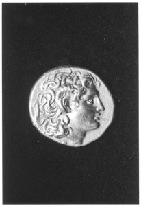 ヘレニズム時代のトラキアのリシマコスの治世で鋳造されたエジプトの神アンモンの雄羊の角とアレクサンドル大王のコイン（金）